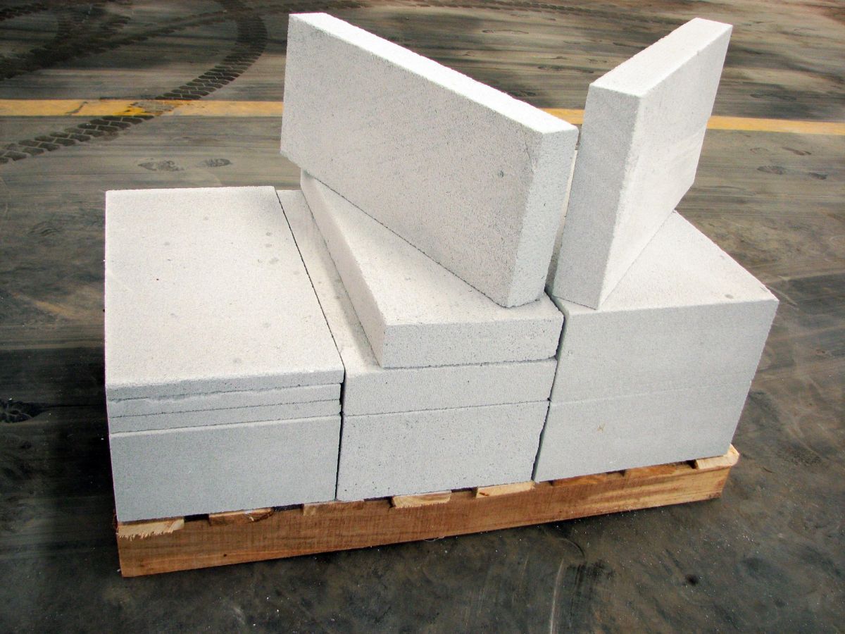 一块良好的加气混凝土砌块须满足什么要求？